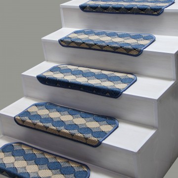 Mavi Renk Kare Desenli Model Bukle Halıdan Demonte Basamak Paspasi